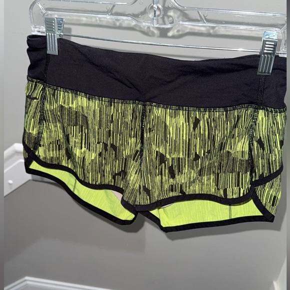 Lululemon Speed Short Down Pour Lime Light / Black size 4 - Picture 9 of 14